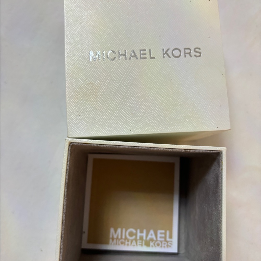 Michael Kors Gold Crystal Watch! Just purchased in December. Excellent condition - Picture 4 of 4
